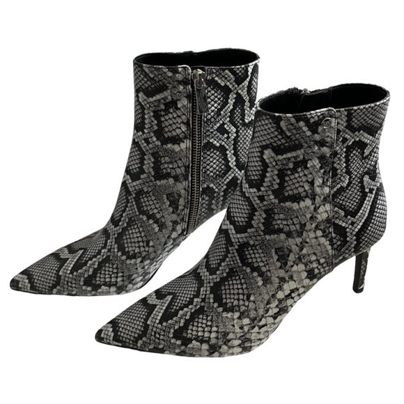 MICHAEL KORS women's b&w alina flex snake embossed leather ankle boot, 7.5 M. - Picture 3 of 7